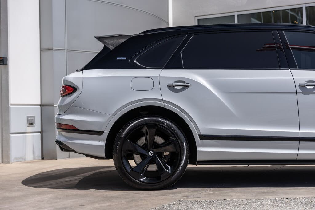 2023 Bentley Bentayga EWB Azure First Edition V8 AWD photo 13