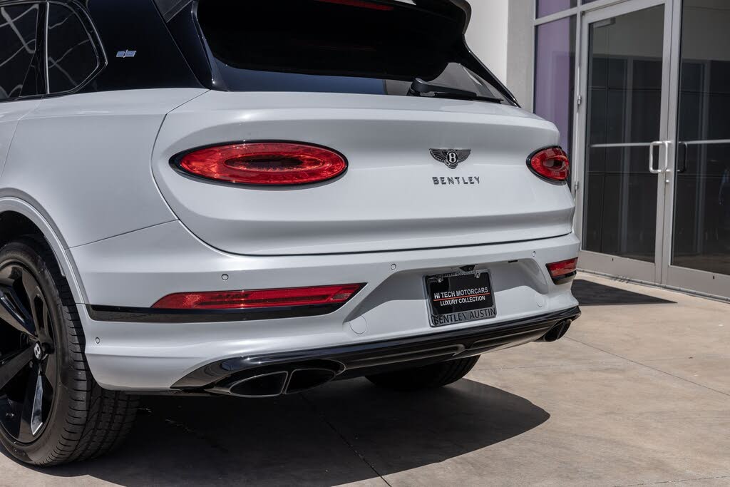 2023 Bentley Bentayga EWB Azure First Edition V8 AWD photo 16