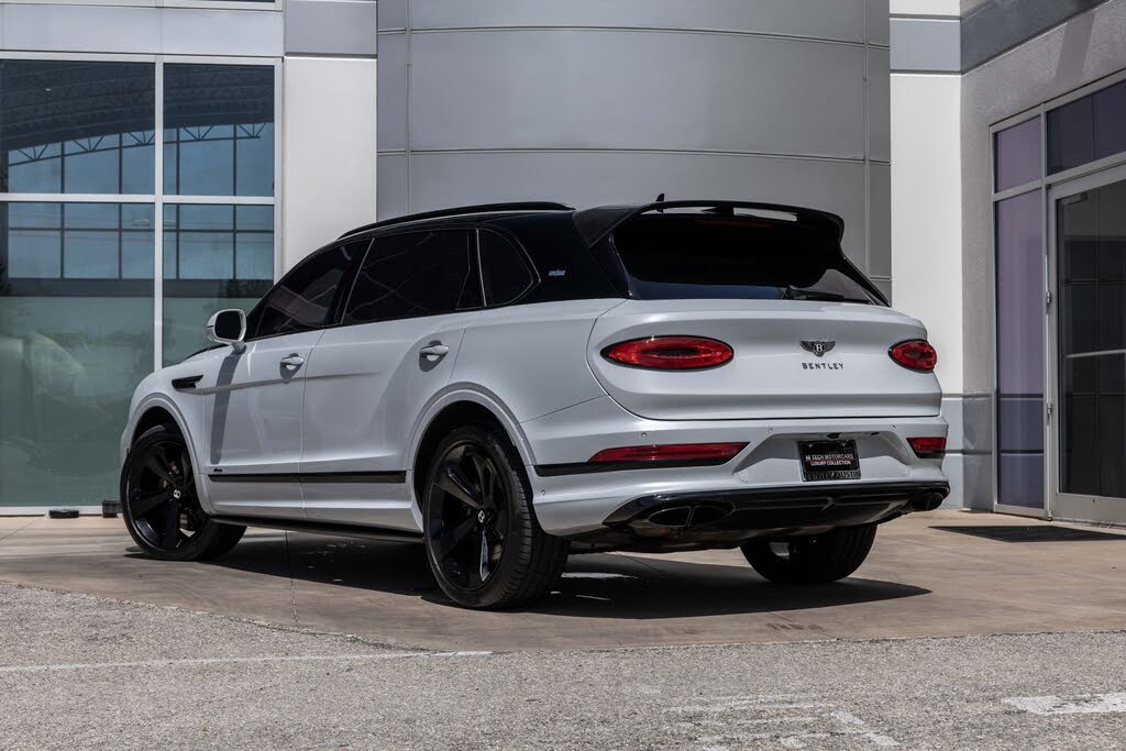 2023 Bentley Bentayga EWB Azure First Edition V8 AWD photo 3