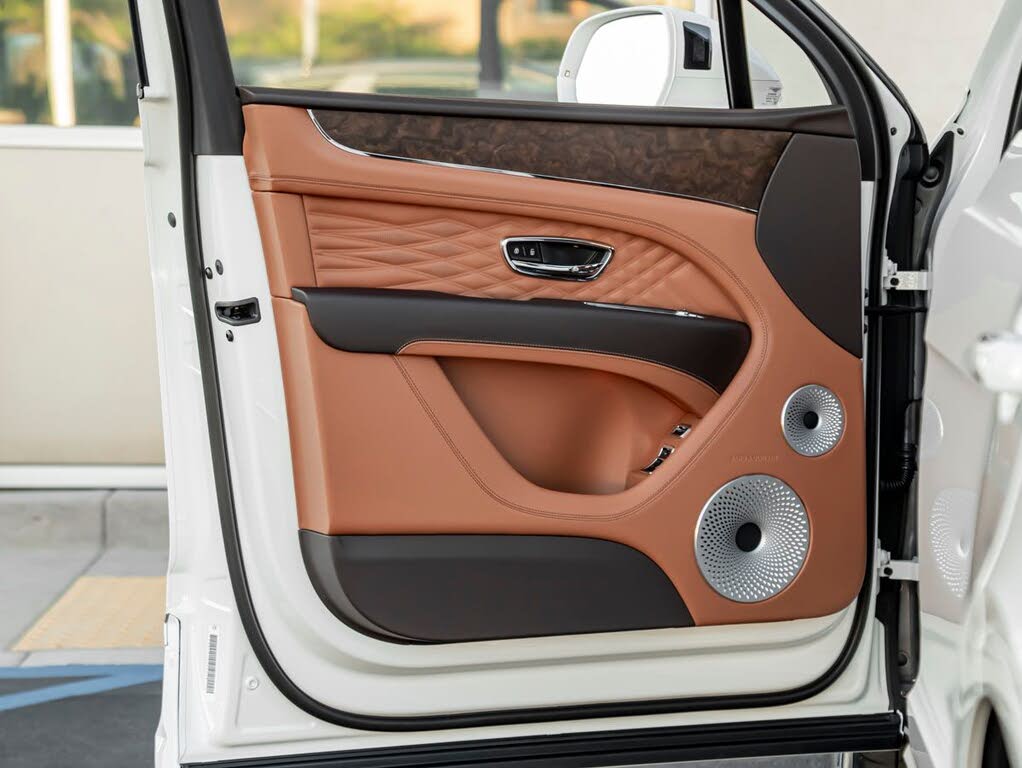 2027 Bentley Bentayga Azure V8 AWD photo 15