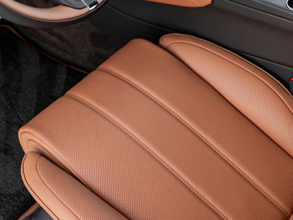 2027 Bentley Bentayga Azure V8 AWD photo 17