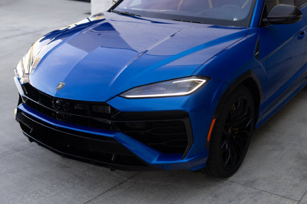 2026 Lamborghini Urus SE AWD photo 12