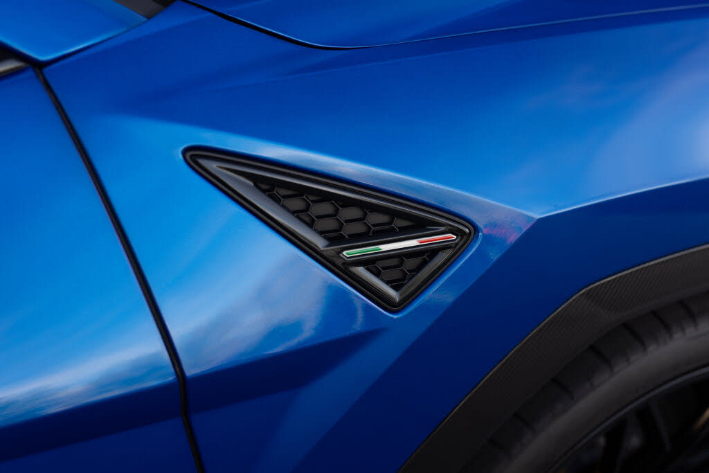 2026 Lamborghini Urus SE AWD photo 15