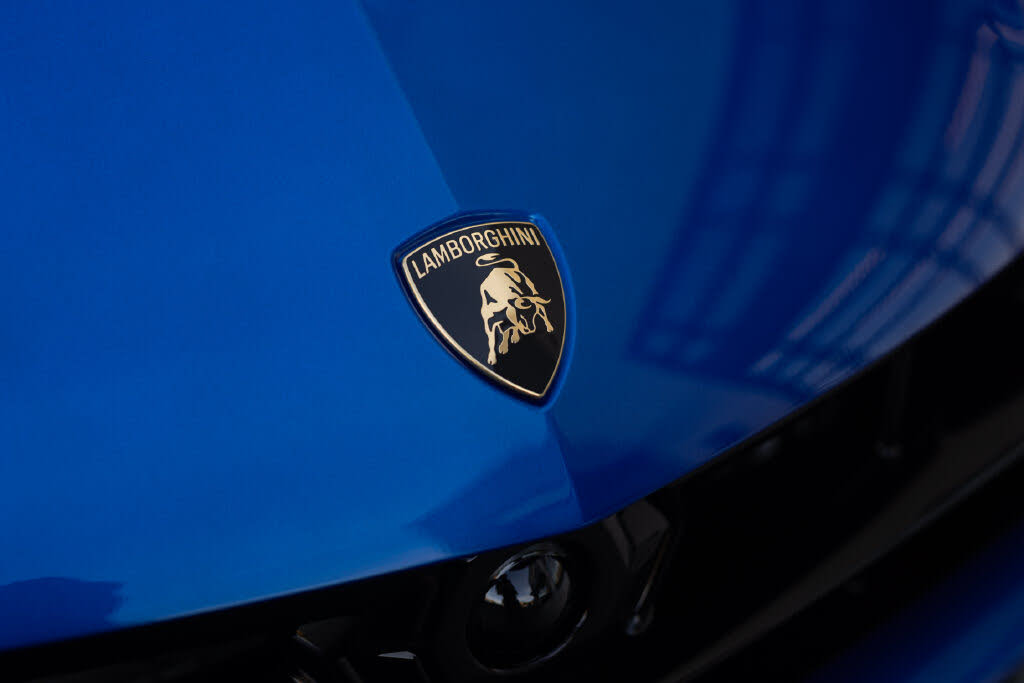 2026 Lamborghini Urus SE AWD photo 16