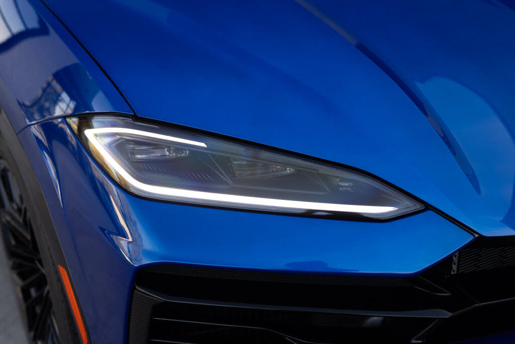 2026 Lamborghini Urus SE AWD photo 17