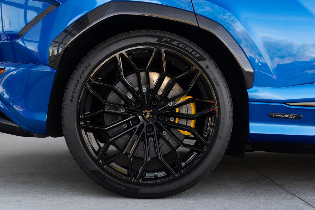 2026 Lamborghini Urus SE AWD photo 5