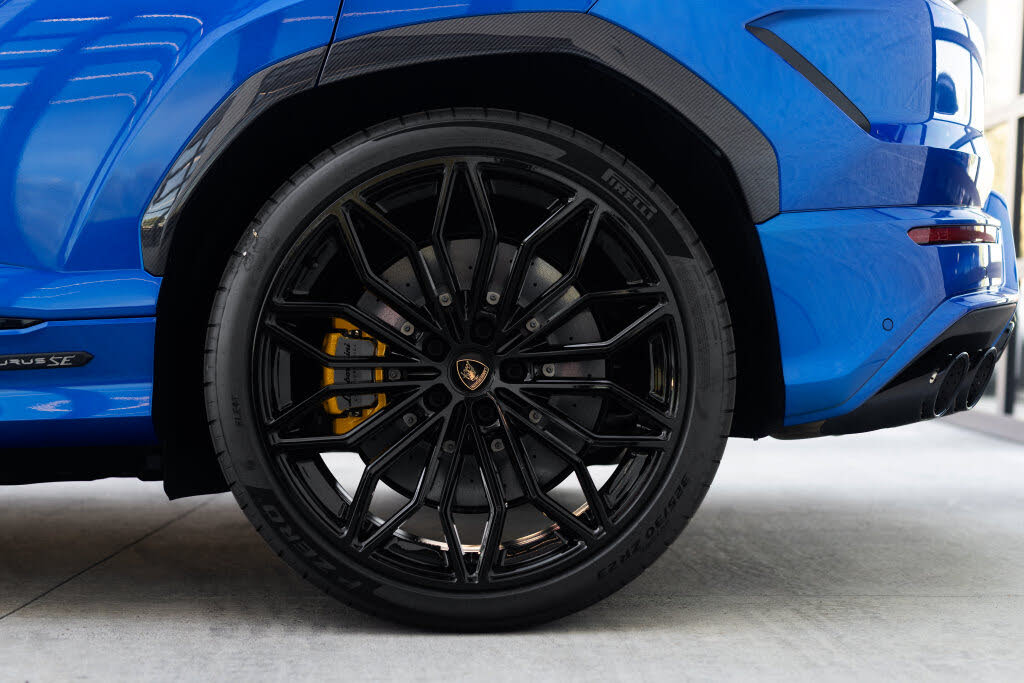 2026 Lamborghini Urus SE AWD photo 6