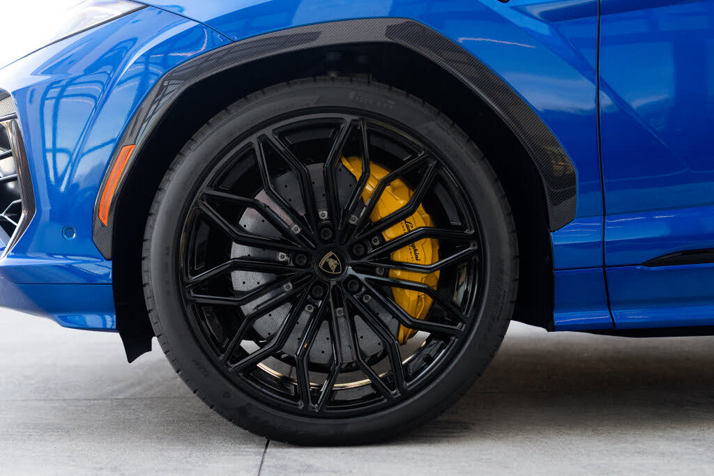 2026 Lamborghini Urus SE AWD photo 7