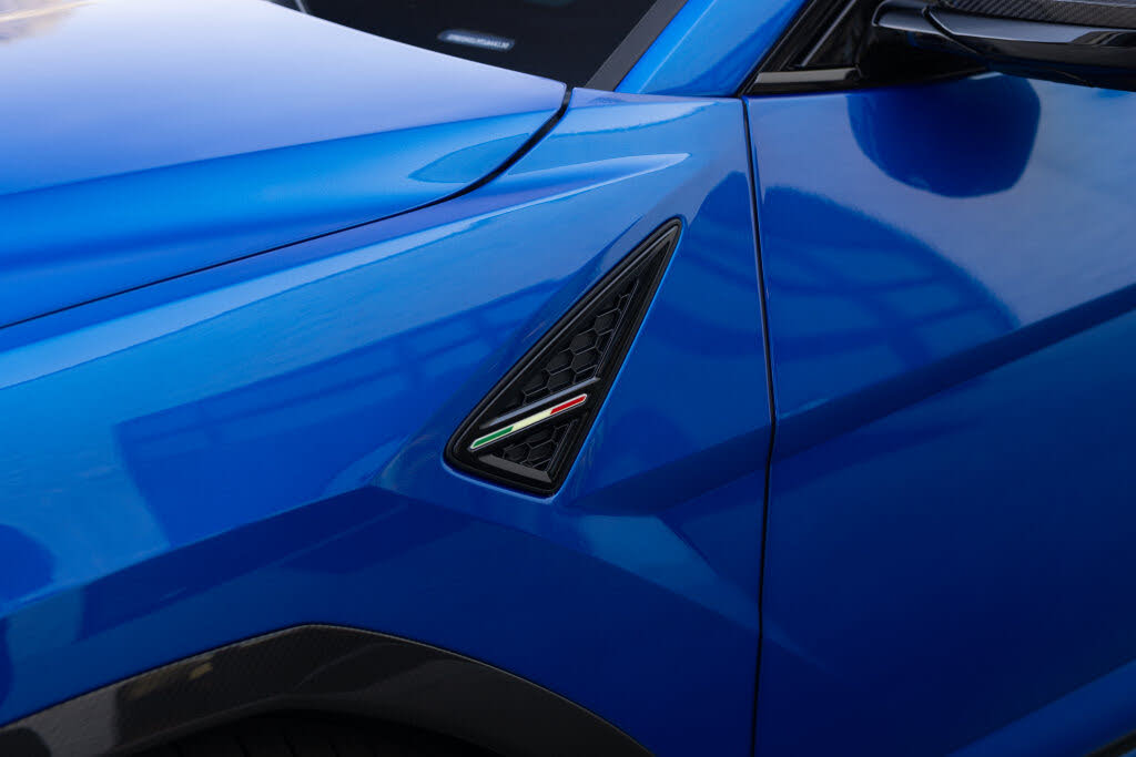 2026 Lamborghini Urus SE AWD photo 8