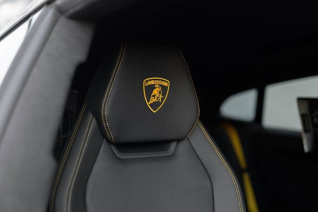 2025 Lamborghini Urus SE AWD photo 18