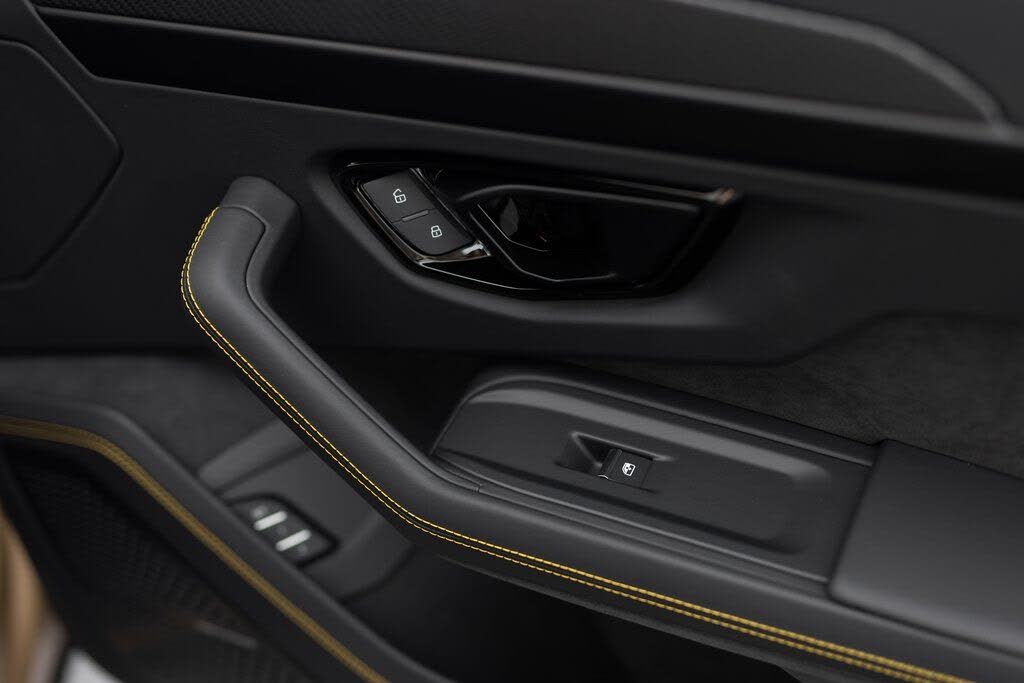 2025 Lamborghini Urus SE AWD photo 20