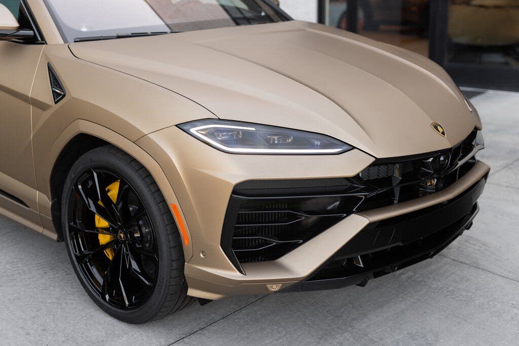 2025 Lamborghini Urus SE AWD photo 3