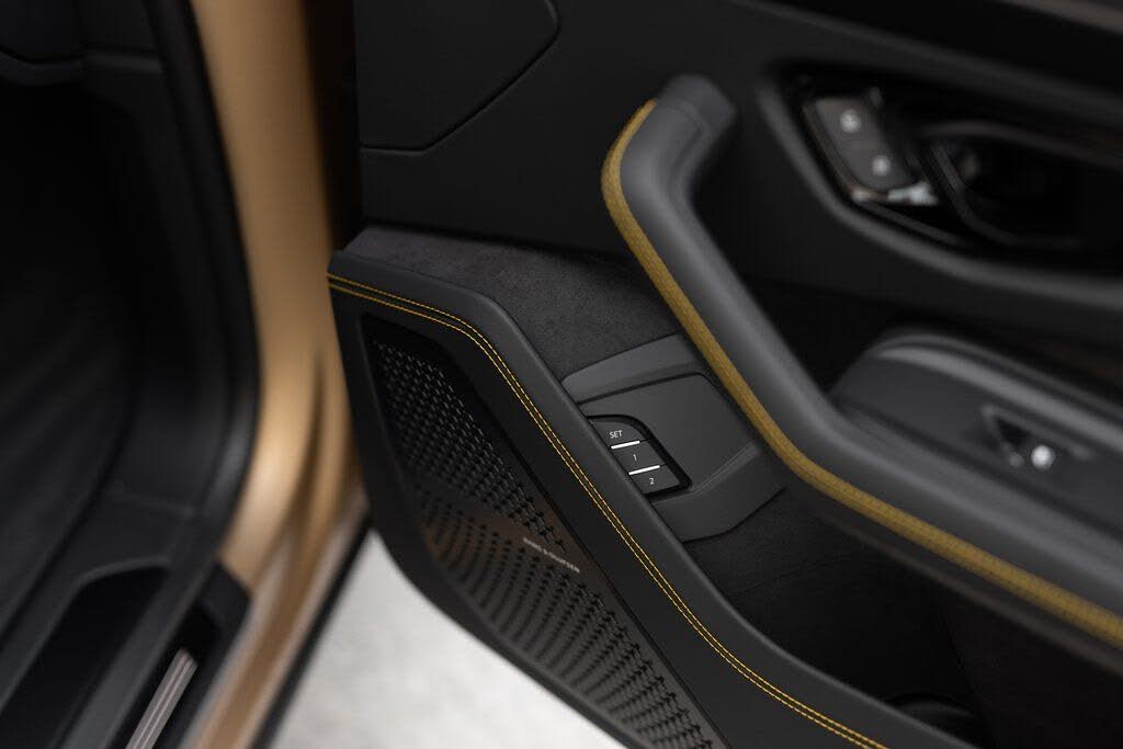 2025 Lamborghini Urus SE AWD photo 21