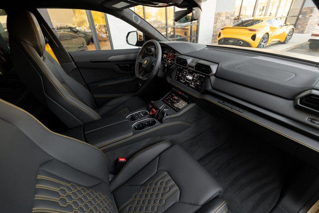 2025 Lamborghini Urus SE AWD photo 24