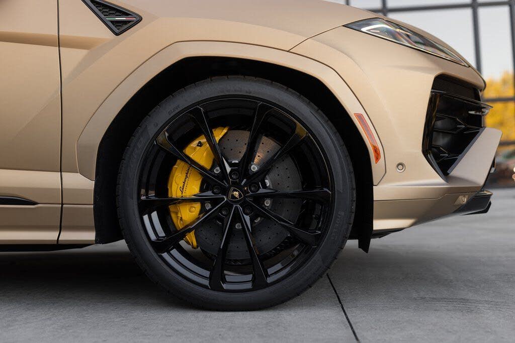 2025 Lamborghini Urus SE AWD photo 4