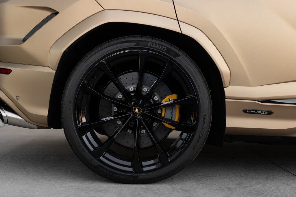 2025 Lamborghini Urus SE AWD photo 5