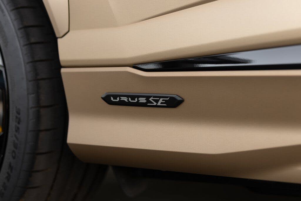 2025 Lamborghini Urus SE AWD photo 6