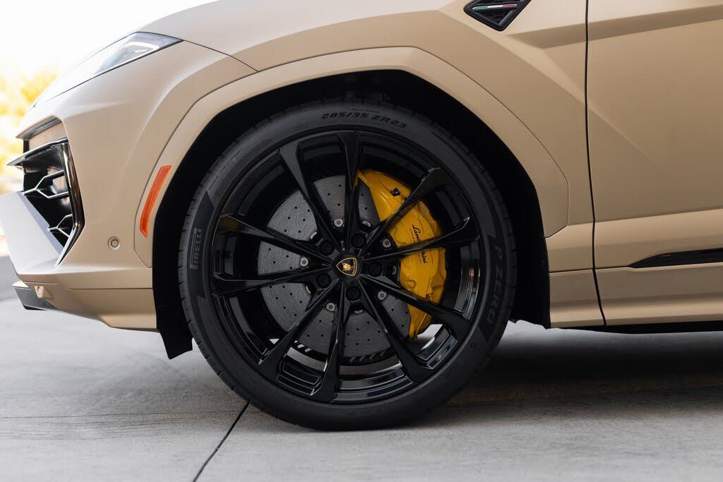 2025 Lamborghini Urus SE AWD photo 8