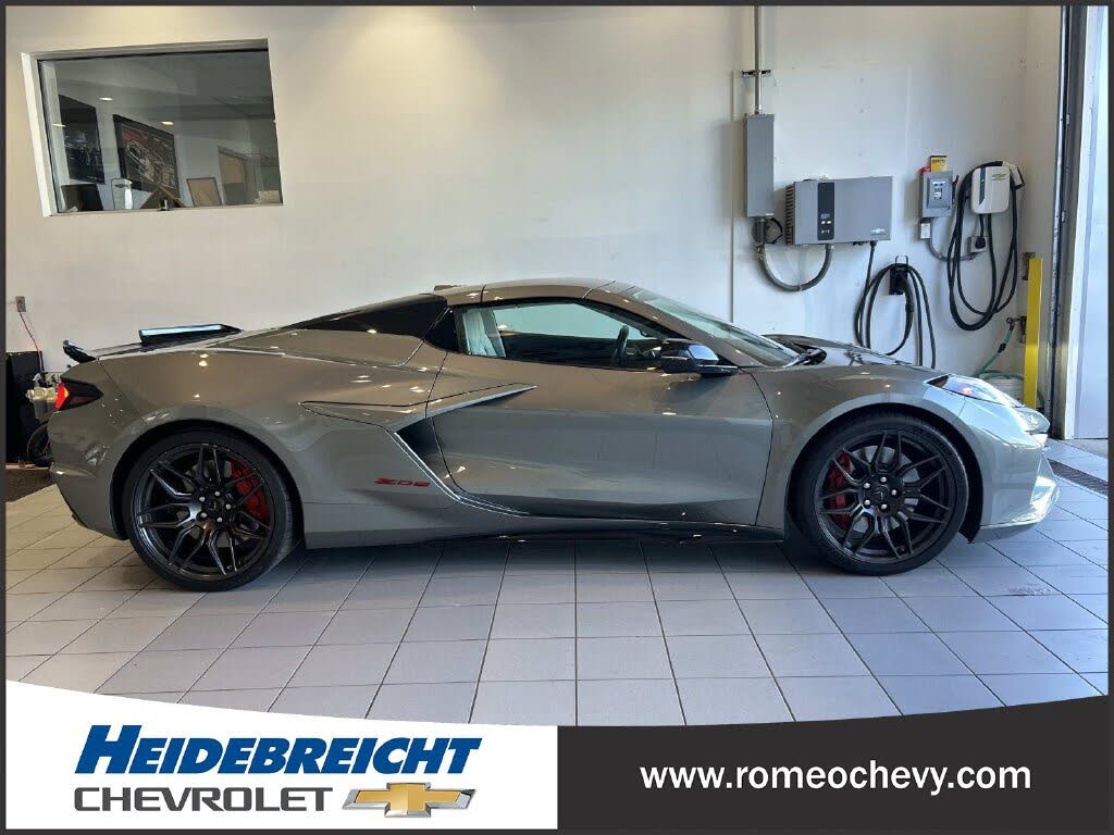 2023 Chevrolet Corvette Z06 3LZ Convertible RWD photo 2