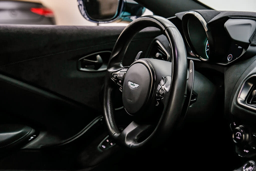 2019 Aston Martin Vantage RWD photo 12