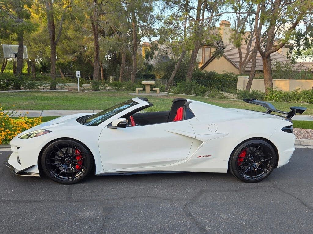2025 Chevrolet Corvette Z06 1LZ Convertible RWD photo 2