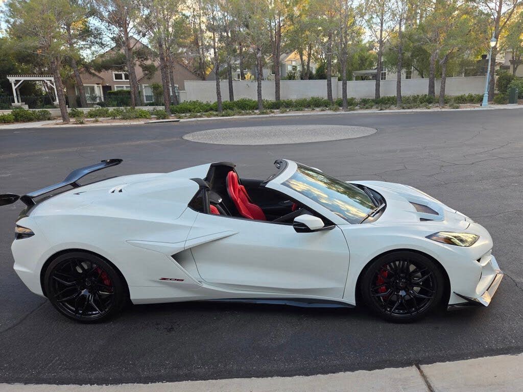 2025 Chevrolet Corvette Z06 1LZ Convertible RWD photo 3