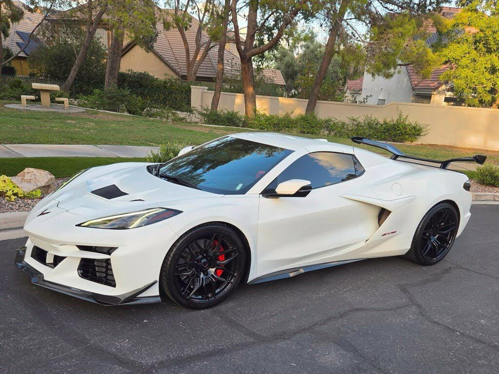 2025 Chevrolet Corvette Z06 1LZ Convertible RWD photo 5