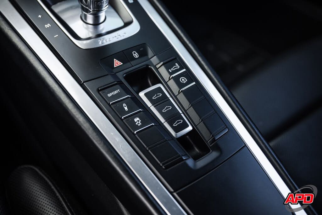 2015 Porsche 911 Turbo Coupe AWD photo 20 of 24