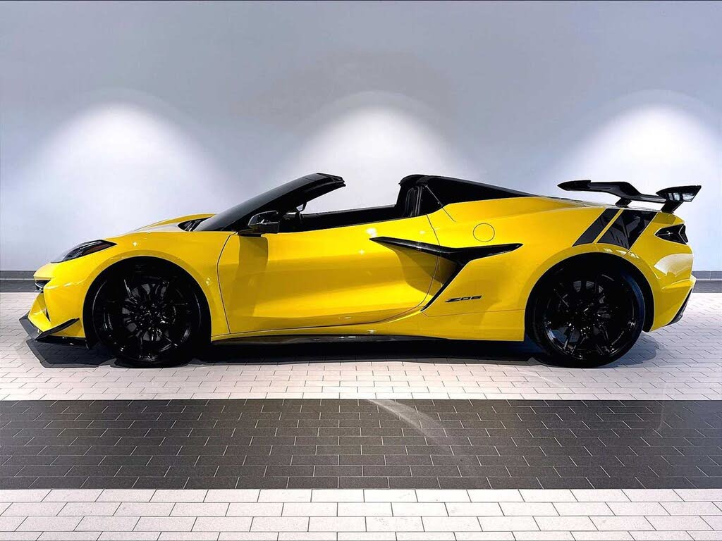 2025 Chevrolet Corvette Z06 3LZ Convertible RWD photo 2