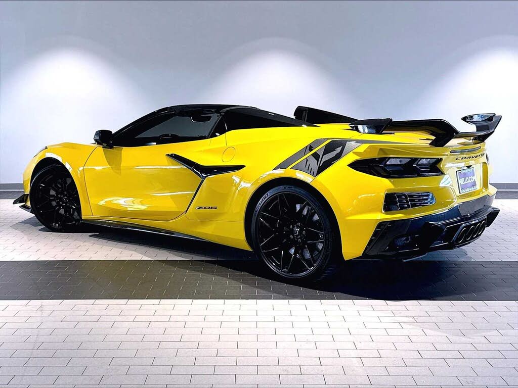 2025 Chevrolet Corvette Z06 3LZ Convertible RWD photo 3