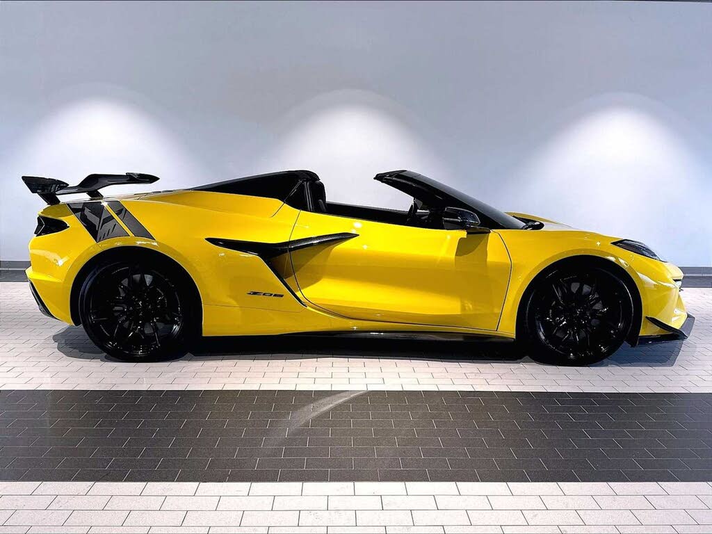 2025 Chevrolet Corvette Z06 3LZ Convertible RWD photo 9