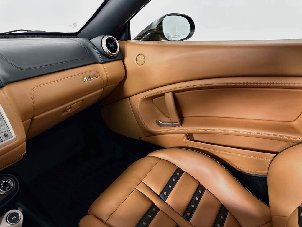 2014 Ferrari California Roadster photo 24