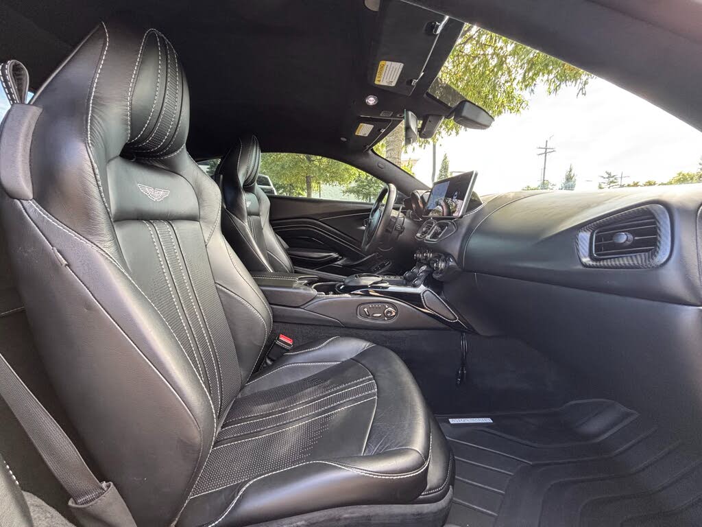 2019 Aston Martin Vantage RWD photo 16