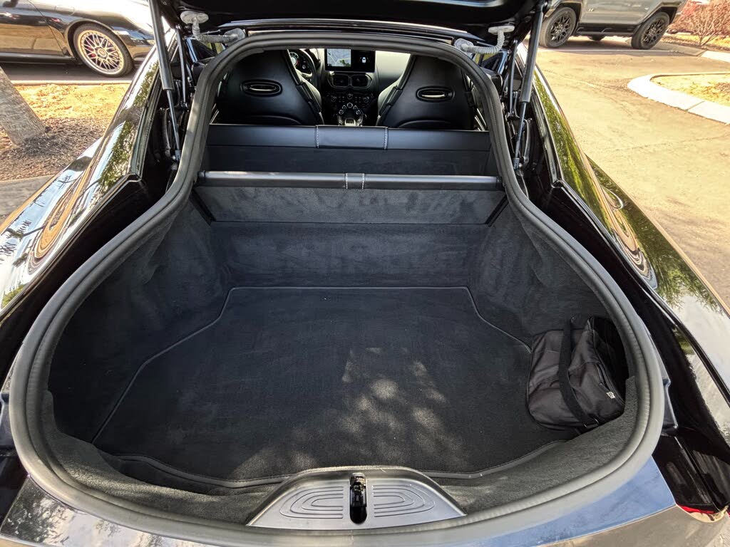 2019 Aston Martin Vantage RWD photo 19