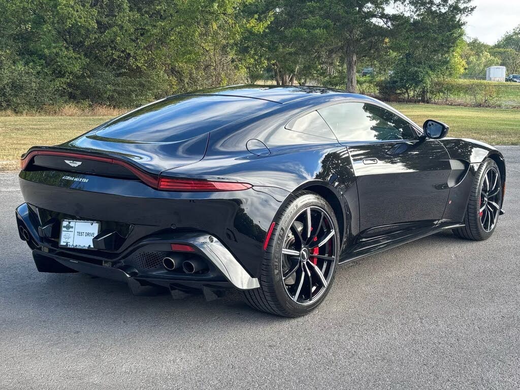 2019 Aston Martin Vantage RWD photo 3