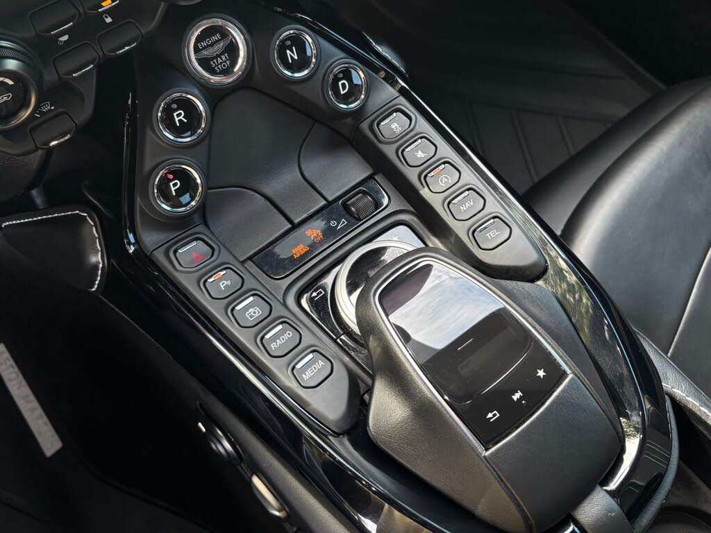 2019 Aston Martin Vantage RWD photo 22