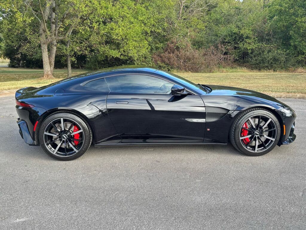 2019 Aston Martin Vantage RWD photo 8