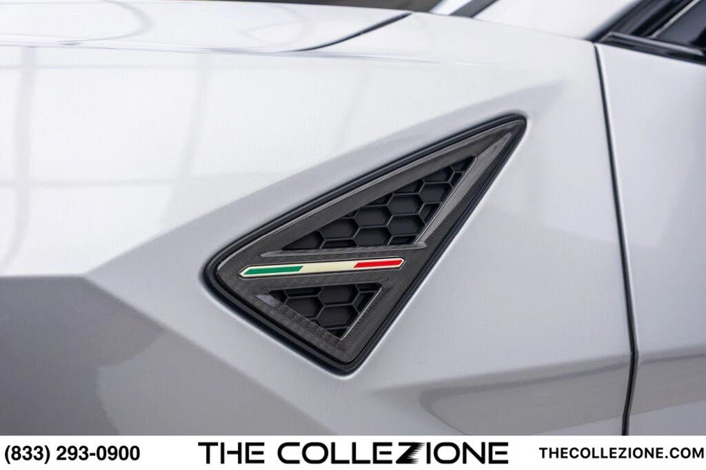 2026 Lamborghini Urus SE AWD photo 13