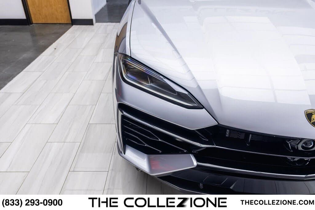 2026 Lamborghini Urus SE AWD photo 3