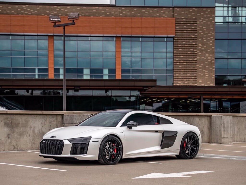 2017 Audi R8 quattro V10 Coupe AWD photo 2 of 14