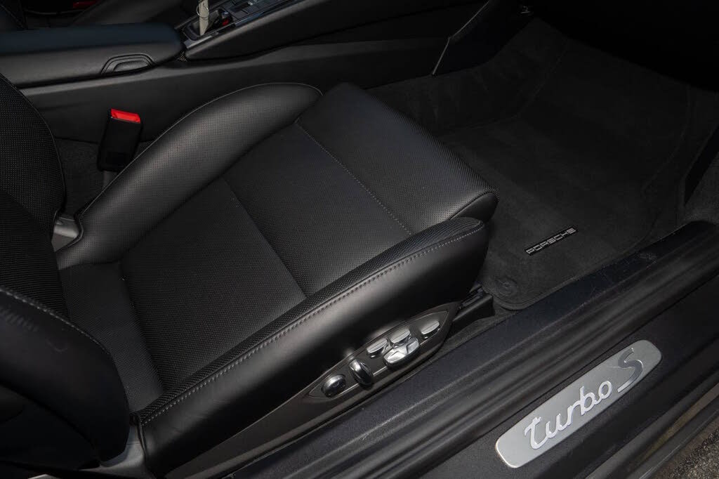2016 Porsche 911 Turbo S Coupe AWD photo 24 of 24
