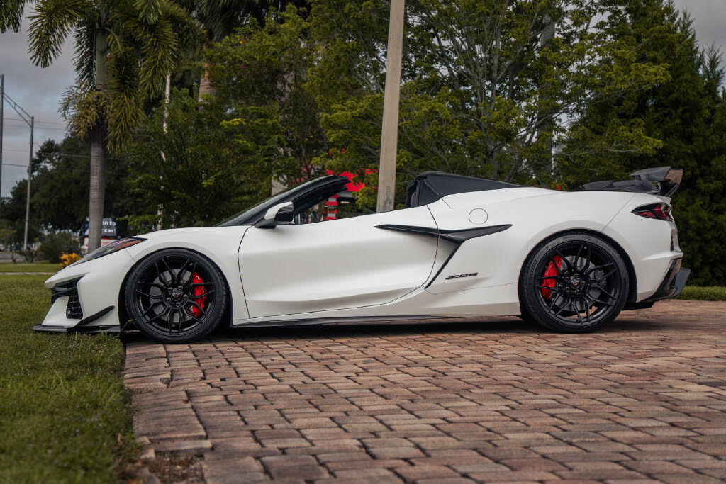 2024 Chevrolet Corvette Z06 3LZ Convertible RWD photo 2