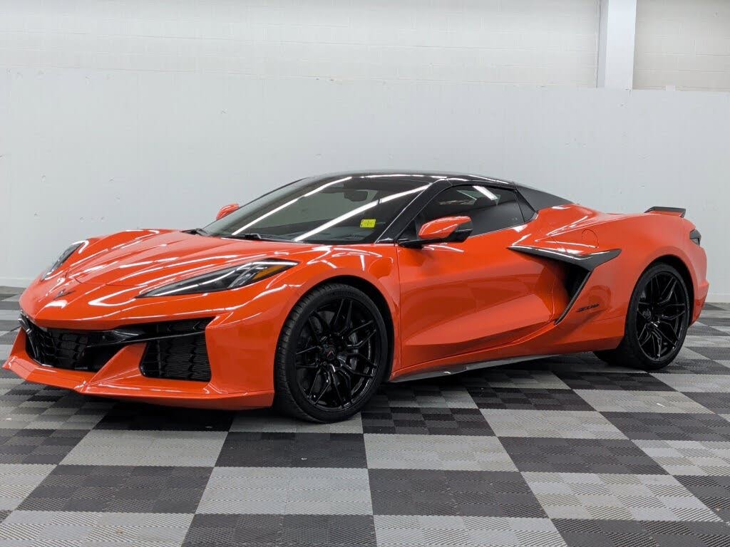 2025 Chevrolet Corvette Z06 2LZ Convertible RWD photo 3