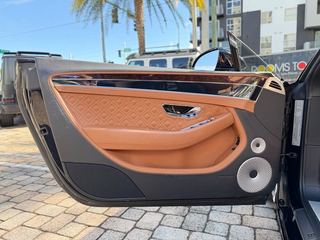 2021 Bentley Continental GTC V8 AWD photo 22