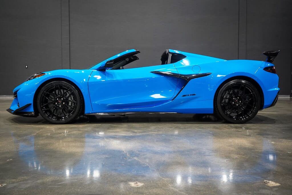 2025 Chevrolet Corvette Z06 3LZ Coupe RWD photo 2