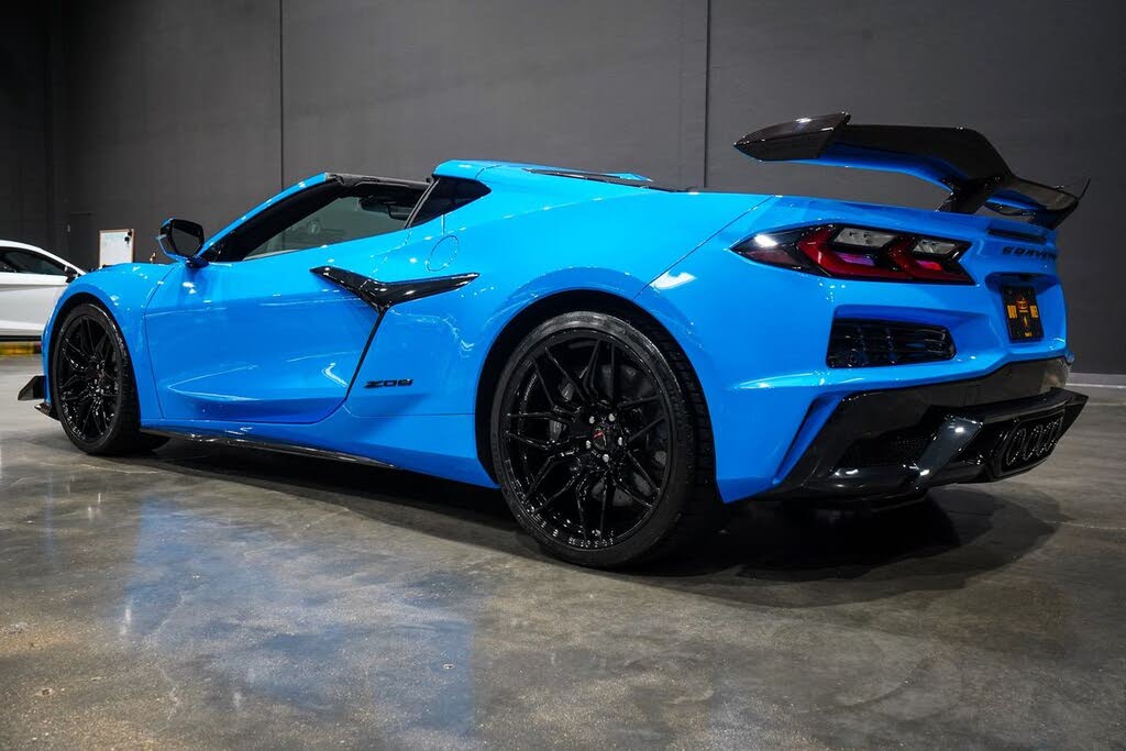2025 Chevrolet Corvette Z06 3LZ Coupe RWD photo 3