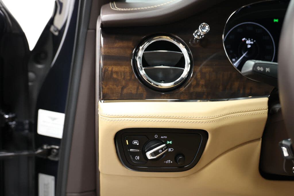 2021 Bentley Bentayga V8 AWD photo 24