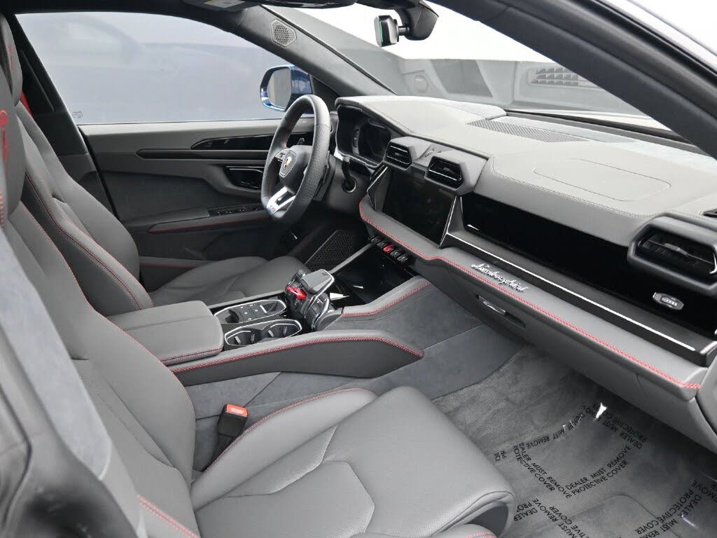 2025 Lamborghini Urus SE AWD photo 2
