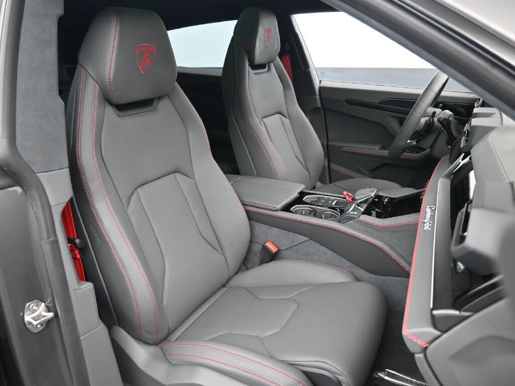 2025 Lamborghini Urus SE AWD photo 17