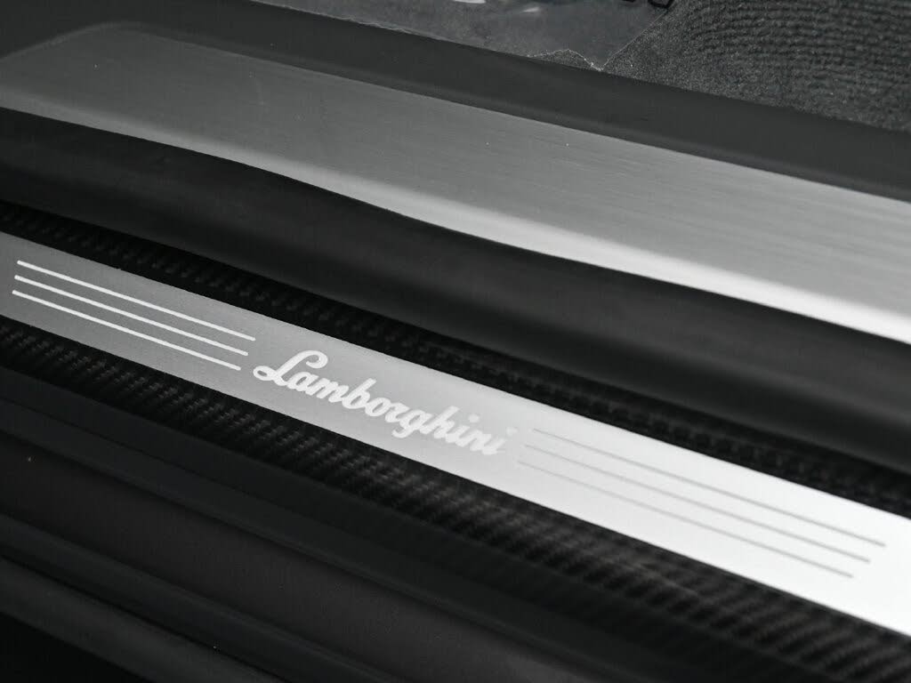 2025 Lamborghini Urus SE AWD photo 20